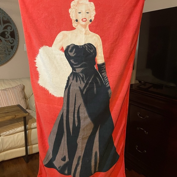 Marilyn Monroe Beach Towel - Picture 5 of 6